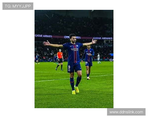 拉莫斯在巴黎圣日耳曼近期表现稳健,防守端发挥稳定 拉莫斯在巴黎圣日耳曼近期表现稳健,防守端发挥稳定