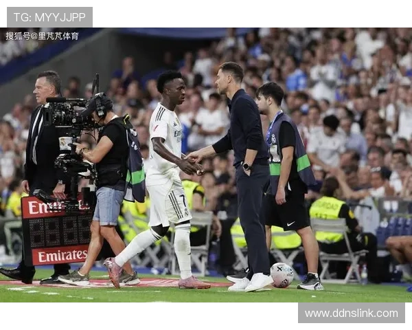 哈维引发主帅热议，皇马“暴风”时期豪门动荡背后的格局变化