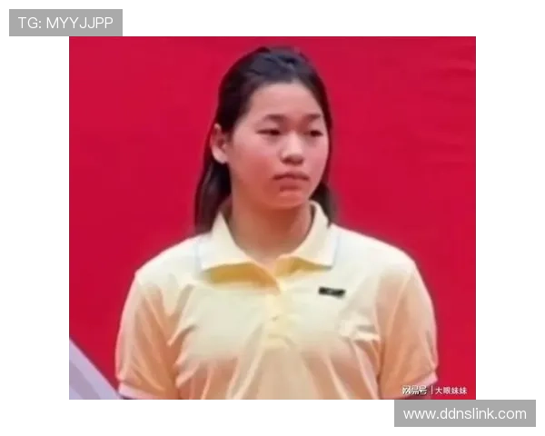 全红婵下场后直接换衣服，现场居然没人敢凑近，像明星见了粉丝都害怕一样