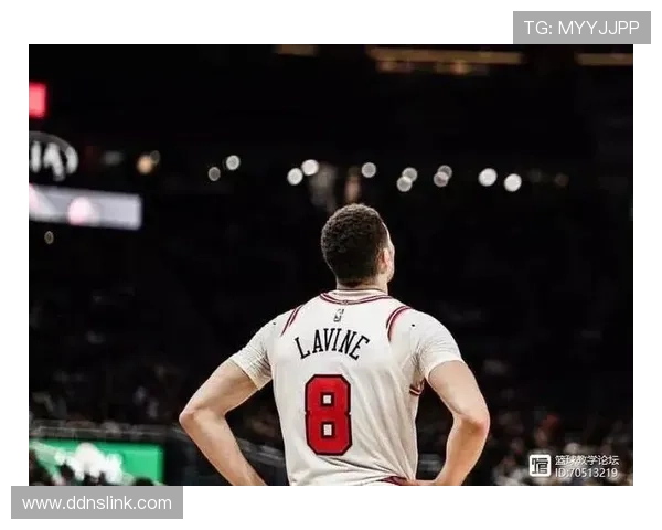 扎克拉文那私生活也太高级了吧，谁知道他球场外穿得跟个富二代似的！